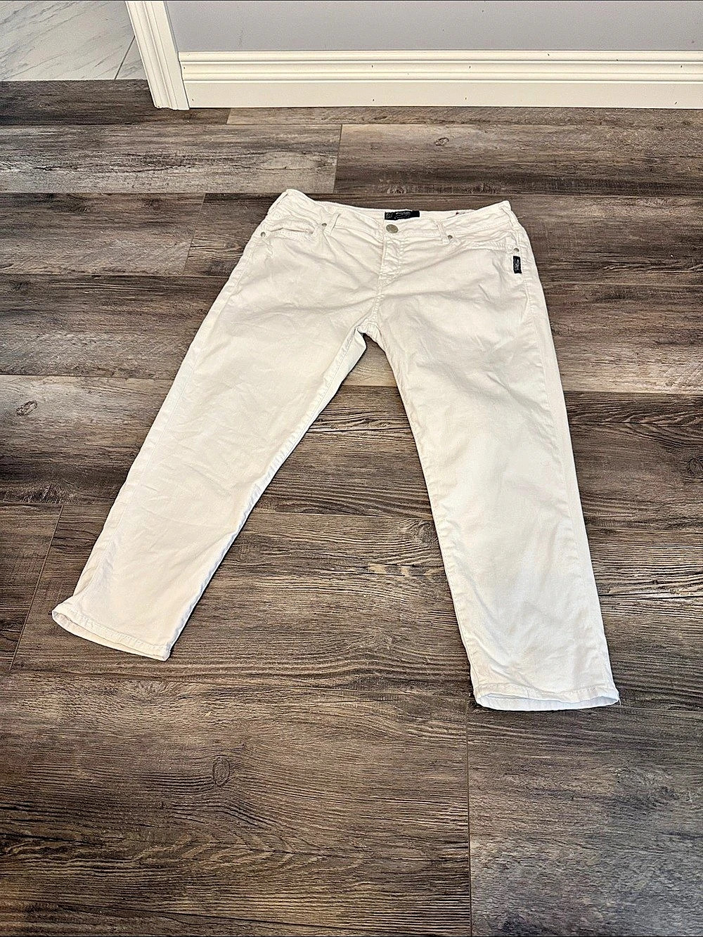 Silver Jeans Co. Suki Mid Rise Cropped Jeans. White Size 8